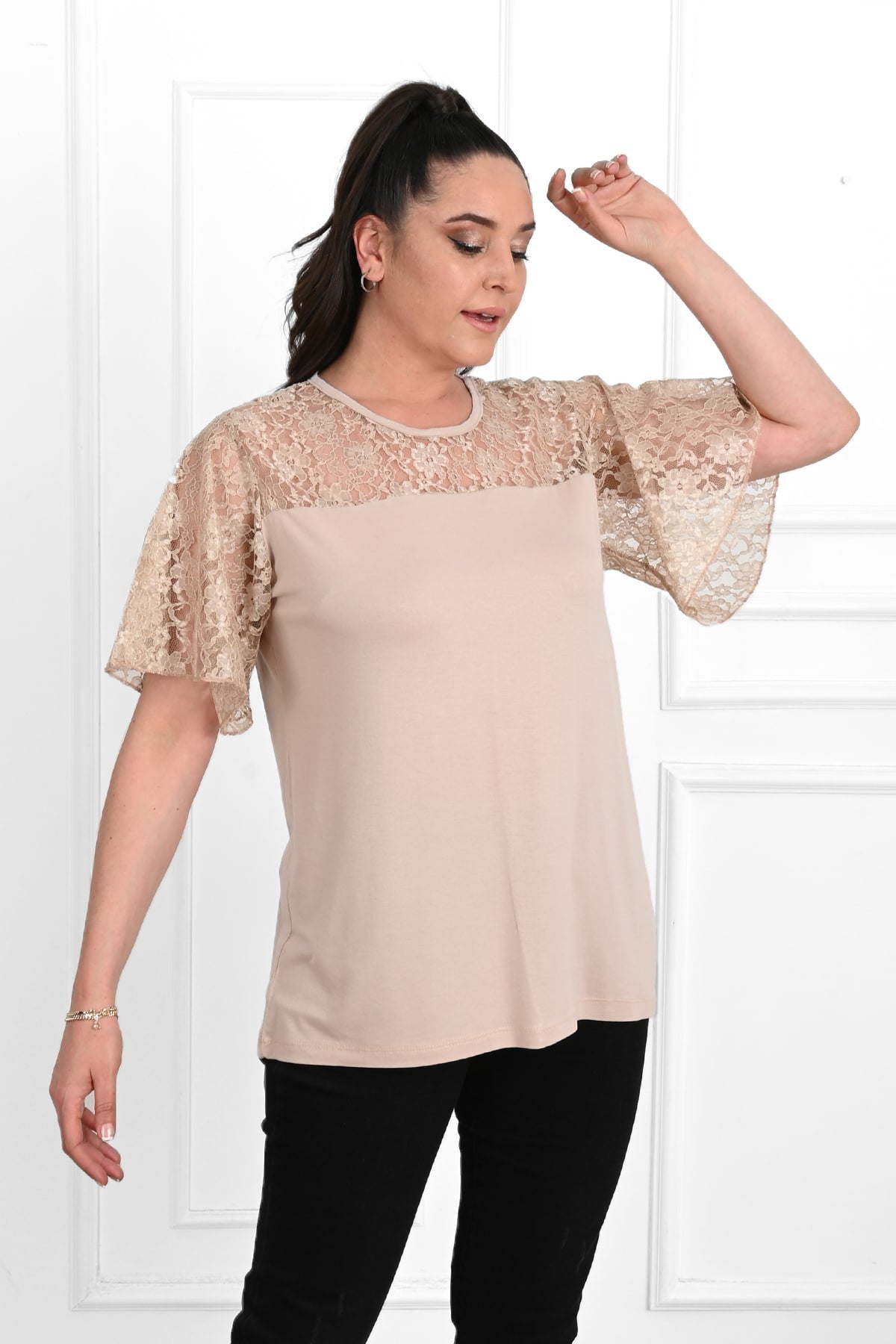 Koszulka damska plus size z koronką 1428-23