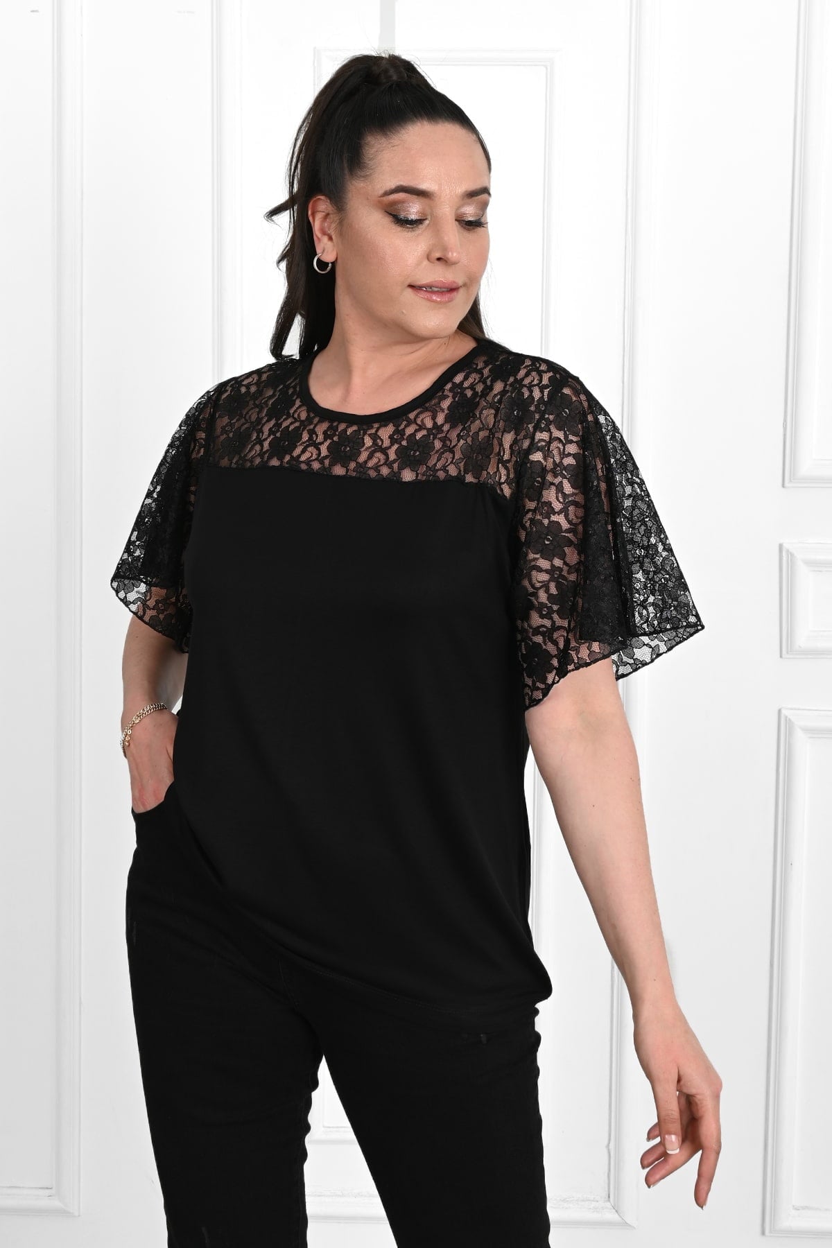 Koszulka damska plus size z koronką 1428-23