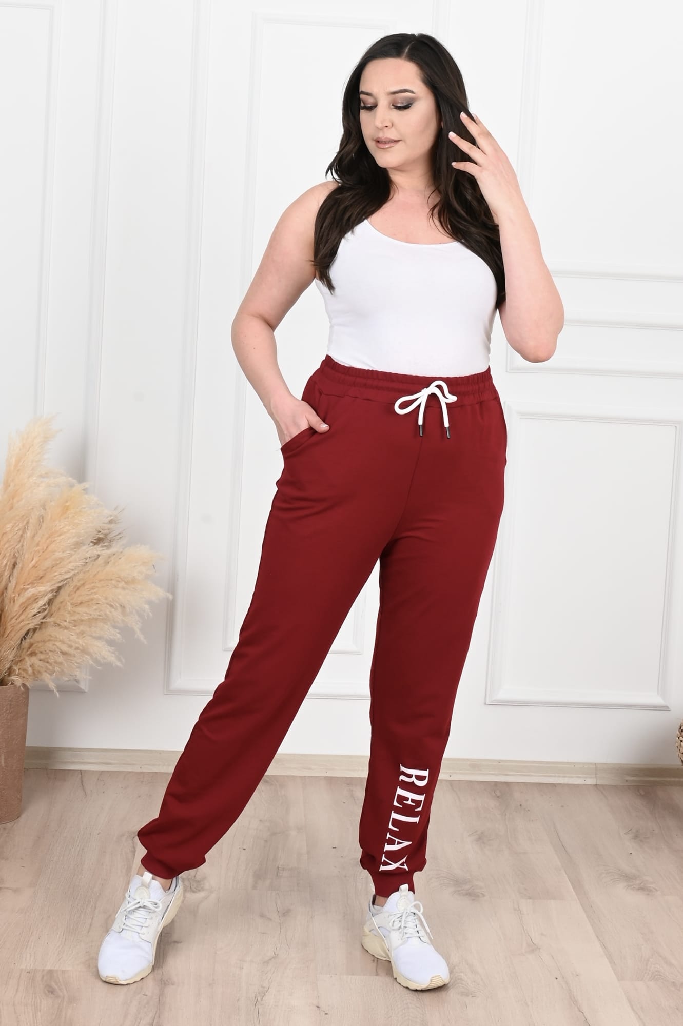 Damskie spodnie dresowe w dużych rozmiarach Relax 6078-22
