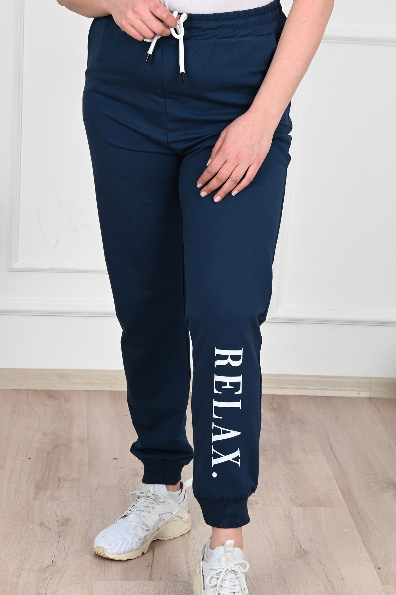 Damskie spodnie dresowe w dużych rozmiarach Relax 6078-22
