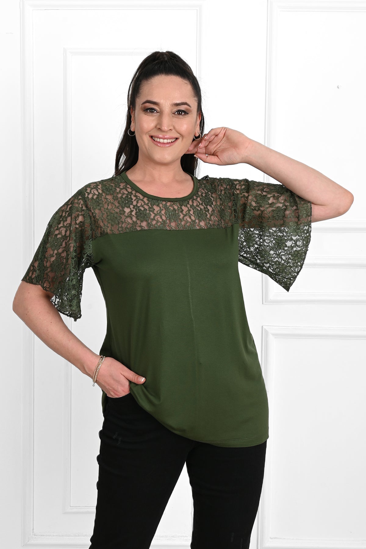 Koszulka damska plus size z koronką 1428-23