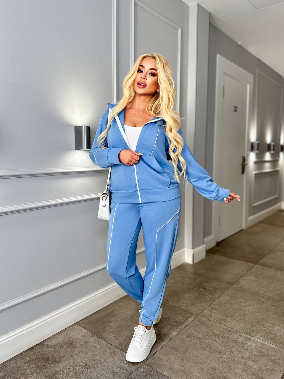 Dres damski plus size z bocznymi zamkami 8130