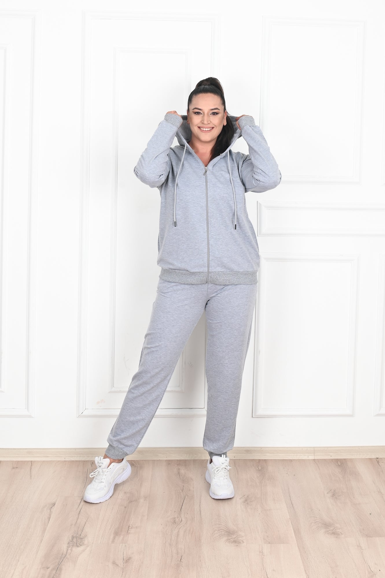 Dres damski plus size z prostym kapturem 8500