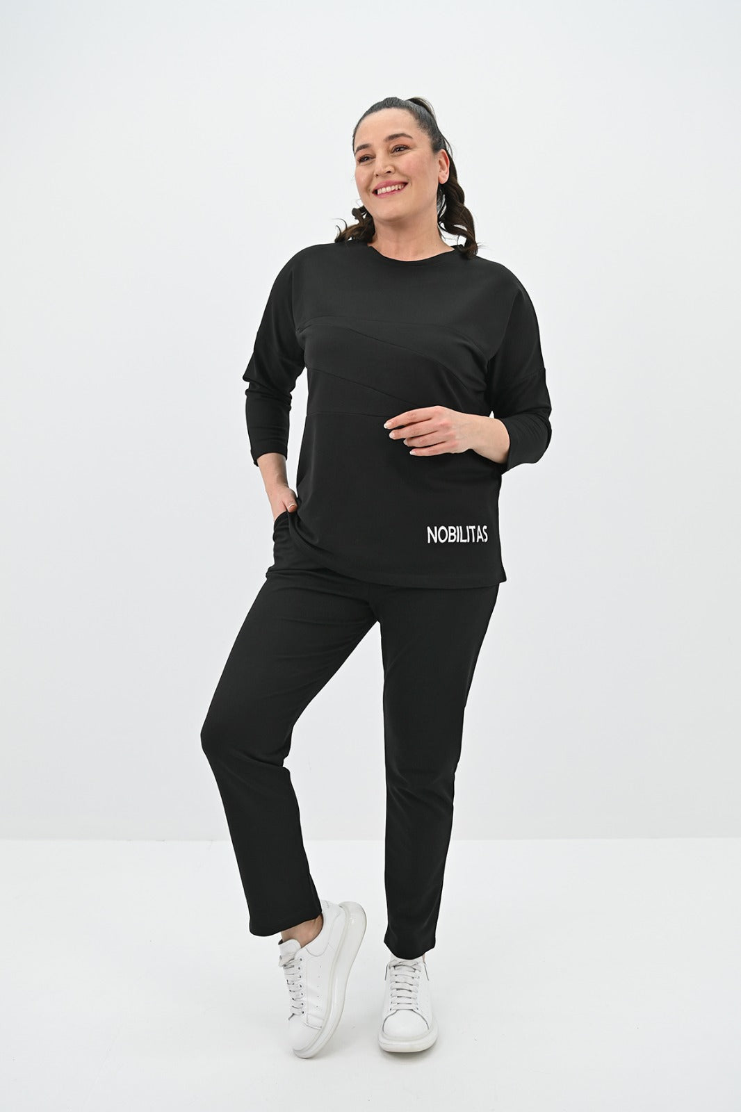 Damski dres Nobilitas 8102 w dużych rozmiarach