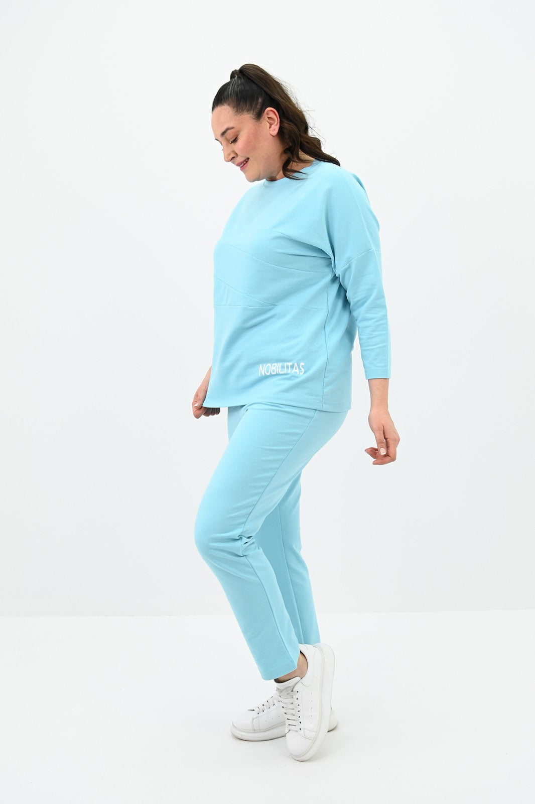 Damski dres Nobilitas 8102 w dużych rozmiarach